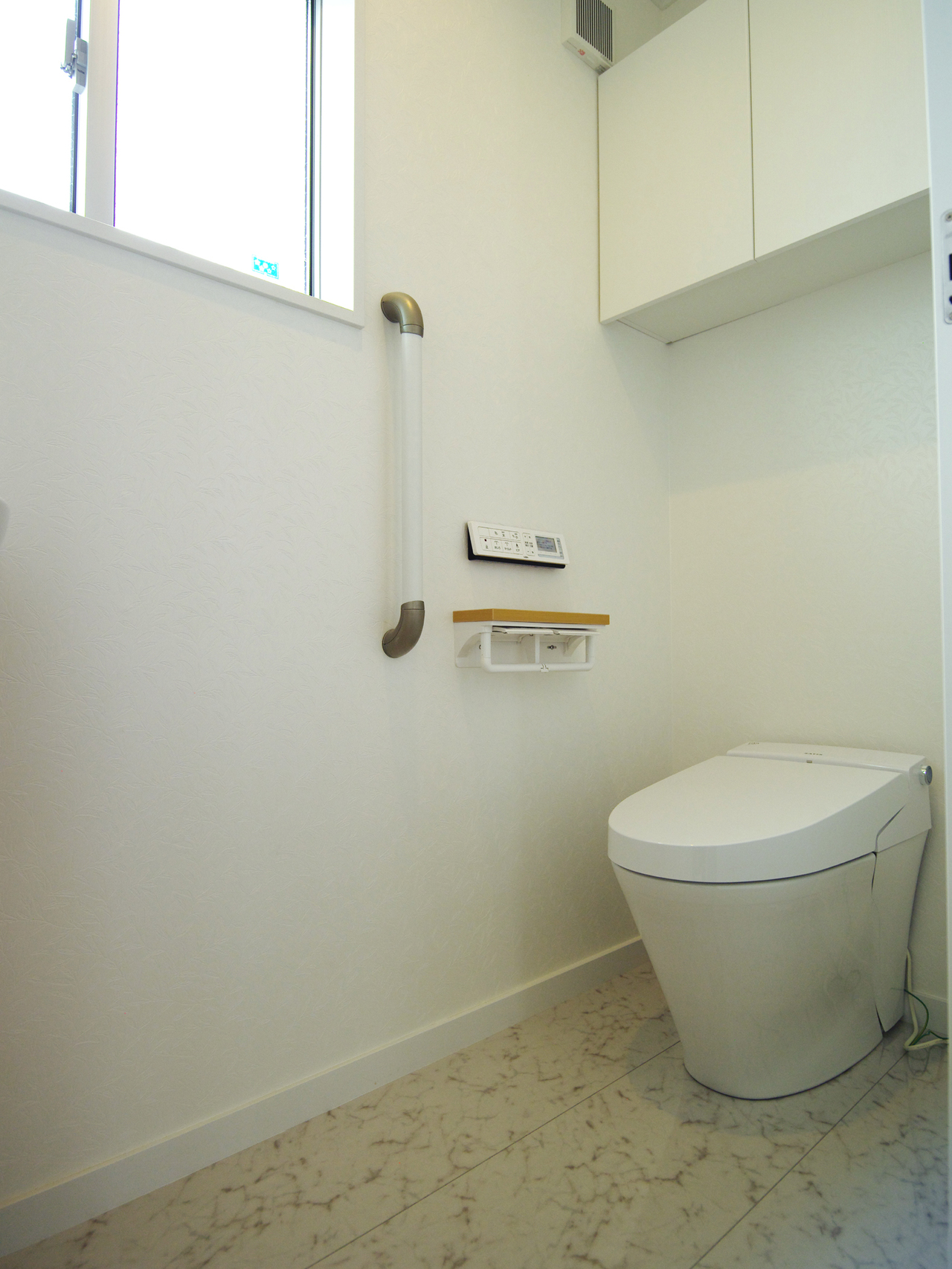 たとえば、寝室のすぐ横にトイレがあったほうが便利。状況と目的に照らし… 和風モダン住宅 和風住宅 湘南の注文住宅